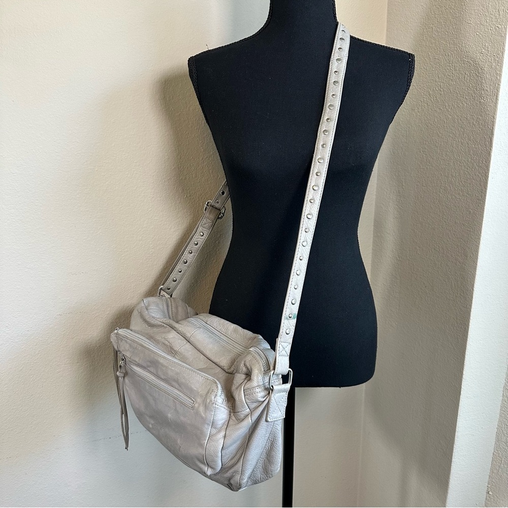 Day & Mood Pearl Shoulder Bag Gray Leather Adjustable Strap‎ Slouchy Hobo Purse